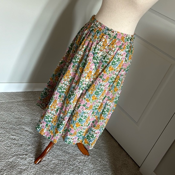 J. Crew Button-up midi skirt Liberty fabric Mini Floral Walk size 6 fits like 4 - Picture 2 of 10
